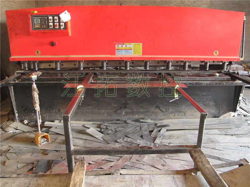 江拓?cái)?shù)控剪板機(jī)